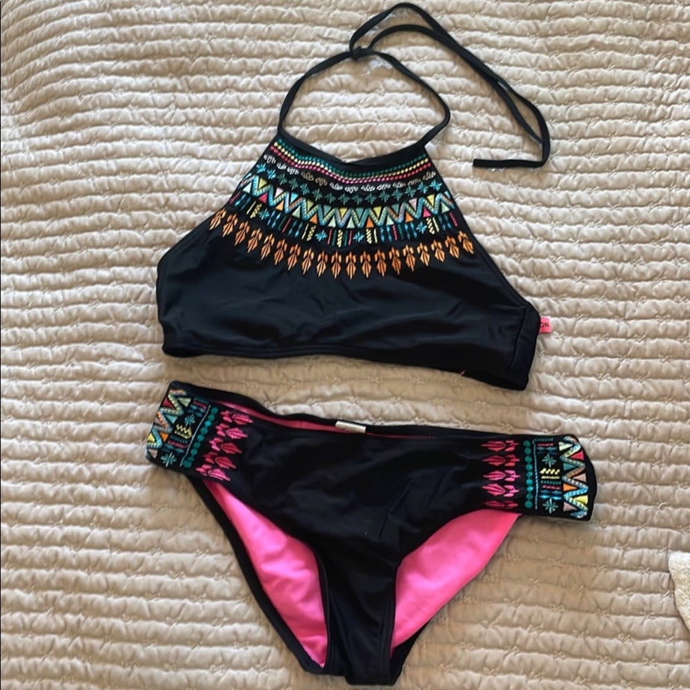 BLACK BIKINI